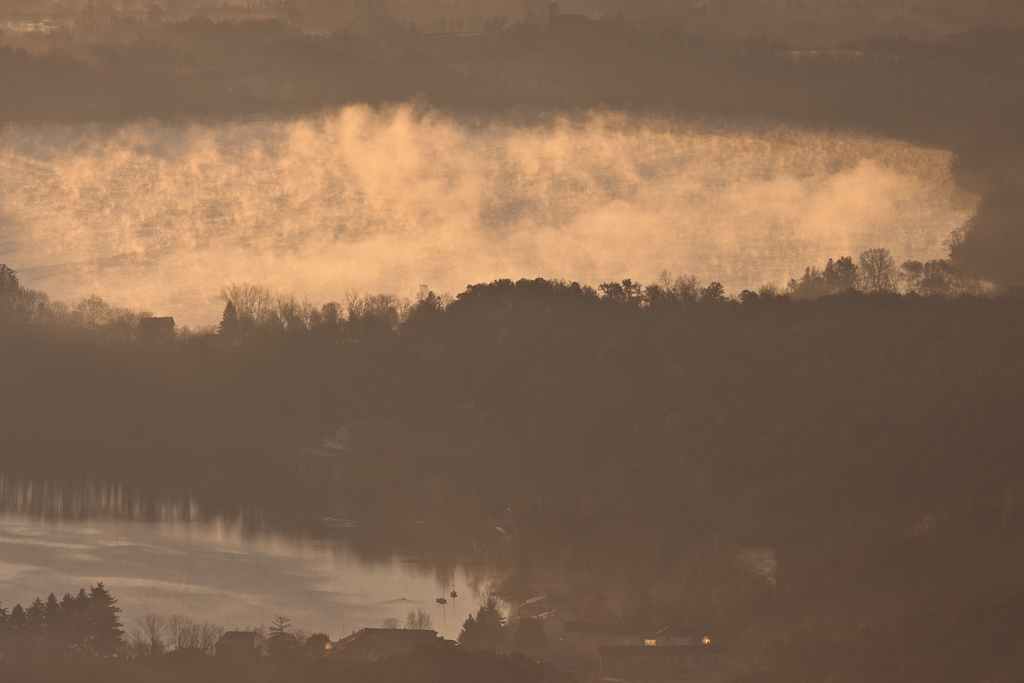 Nebbia sul lago
