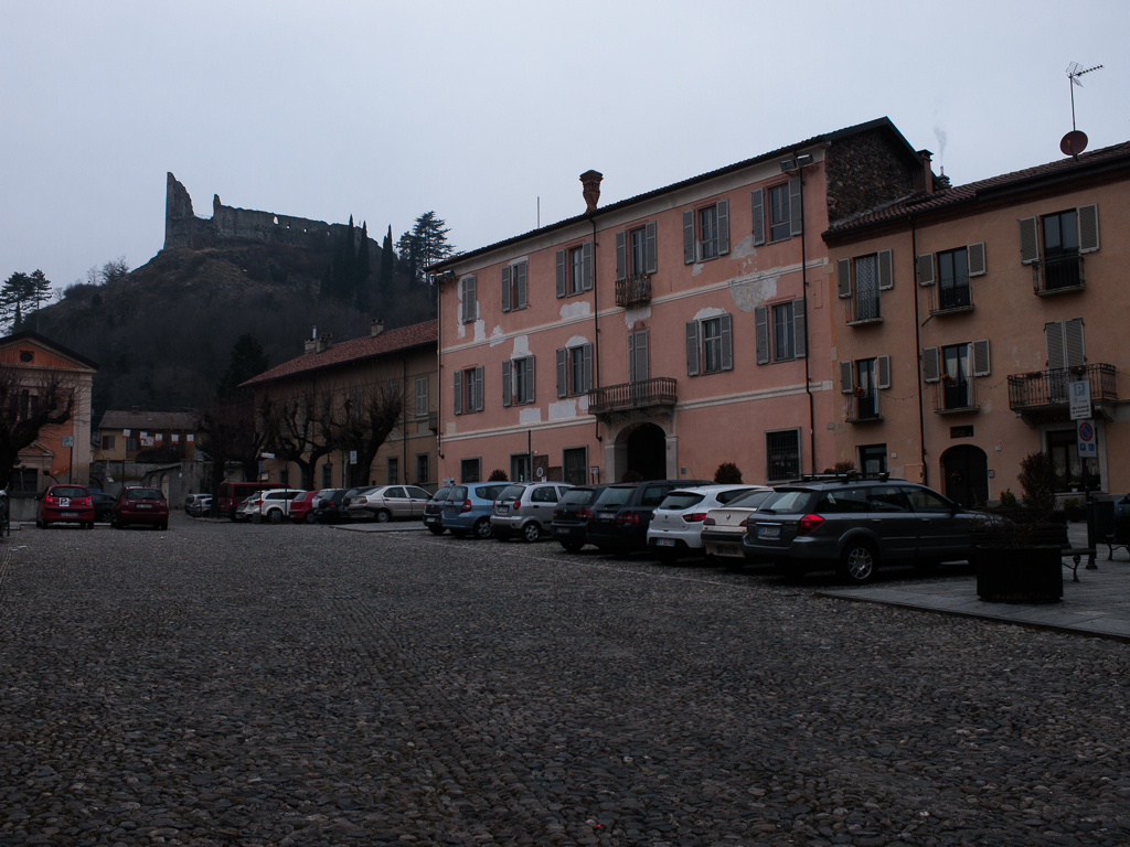 Avigliana. Piazza Conte Rosso
