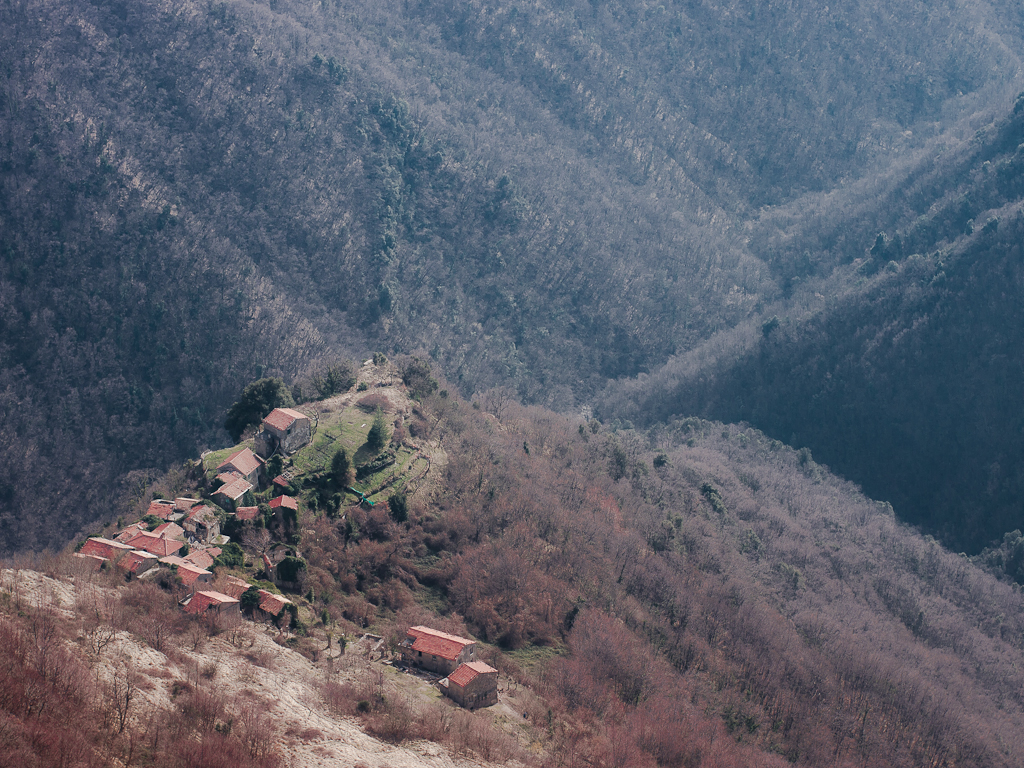 Canate di Marsiglia dalla cresta del Monte Lago
