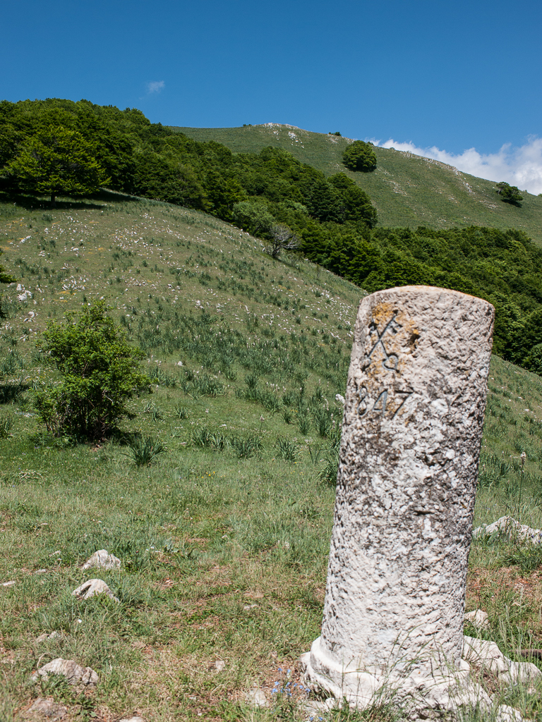 Monti Versaniello - Cippo di confine