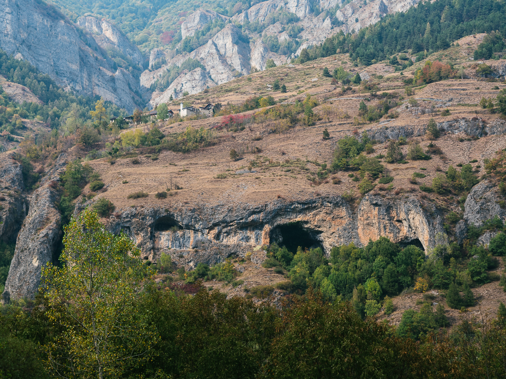 Grotte di Aisone e Casali Piron