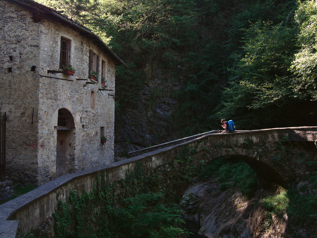 Ponte sul torrente Esino